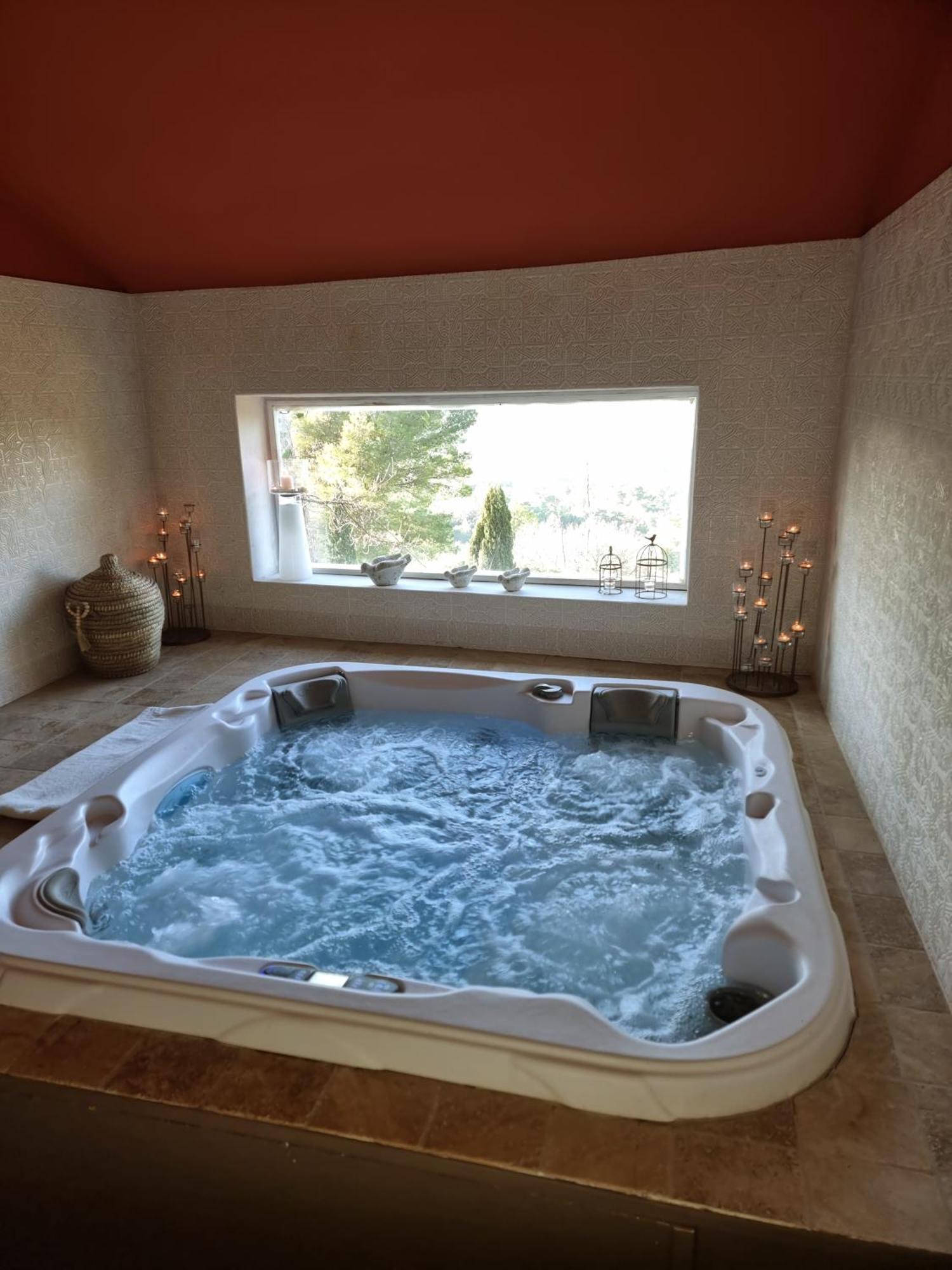 Pousterle De Sabran - Piscine & Hammam Apartment Exterior photo